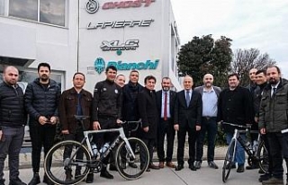 Sakarya Büyükşehir Bisiklet Takımı sponsorluklarla...