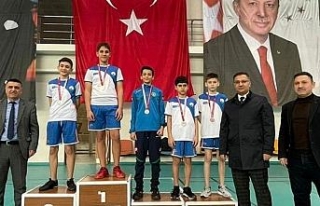 Bursa'da badmintonda Osmangazi başarısı