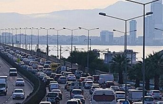 İzmir'de trafiğe kayıtlı araç sayısı Şubat...
