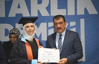 Malatya'da sertifikalarını Başkan Gürkan'dan...