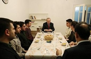 Cumhurbaşkanı Erdoğan, iftarda öğrenci evine...
