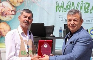 İzmir Karşıyaka'da Organik Pazar kuruldu