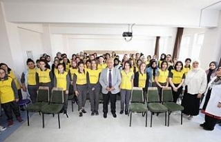 Başkan Zeybek lise öğrencileri ile söyleşi yaptı