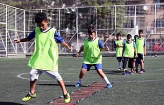 İzmir Karabağlar 'Yaz Spor Okulları'na...