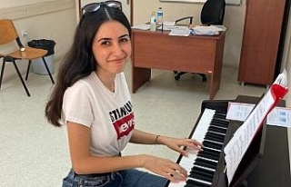 Genç Dilara, piyano çalma hayaline İZMEK'le...