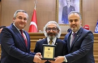 Bursa'da ayın vatandaşı ödülü Dr. Hüsamettin...