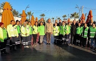 İzmir Narlıdere'nin temizlik kadınlara emanet
