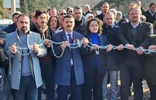 İYİ Parti'den zincirli-kilitli Uludağ protestosu!