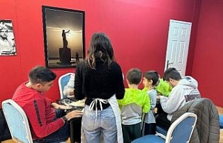 İzmir Narlıdere'de otizmlilere sanatla terapi