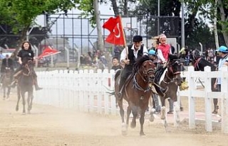 Bursa Osmangazi'de şahlanan rahvan atları nefes...