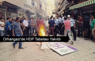 Orhangazi'de HDP Tabelası Yakıldı