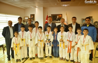 Gemlik Belediyespor Judo Takımı 11 Madalya ile Döndü