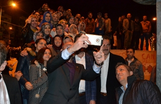 Ak Parti İlçe Başkanından ZAFER Selfiesi