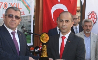 Azerbaycan'dan İGF Genel Başkanı Mesut Demir'e 'Zafer Medya Madalyası'