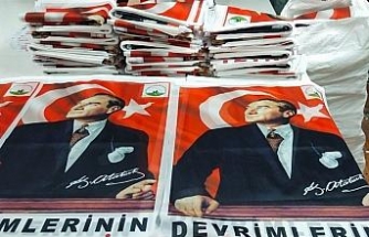 Bursa Osmangazi'den vatandaşlara Türk bayrağı