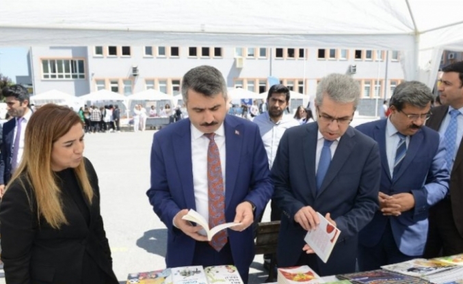 Bursa'da okul bünyesinde Kitap Şenliği